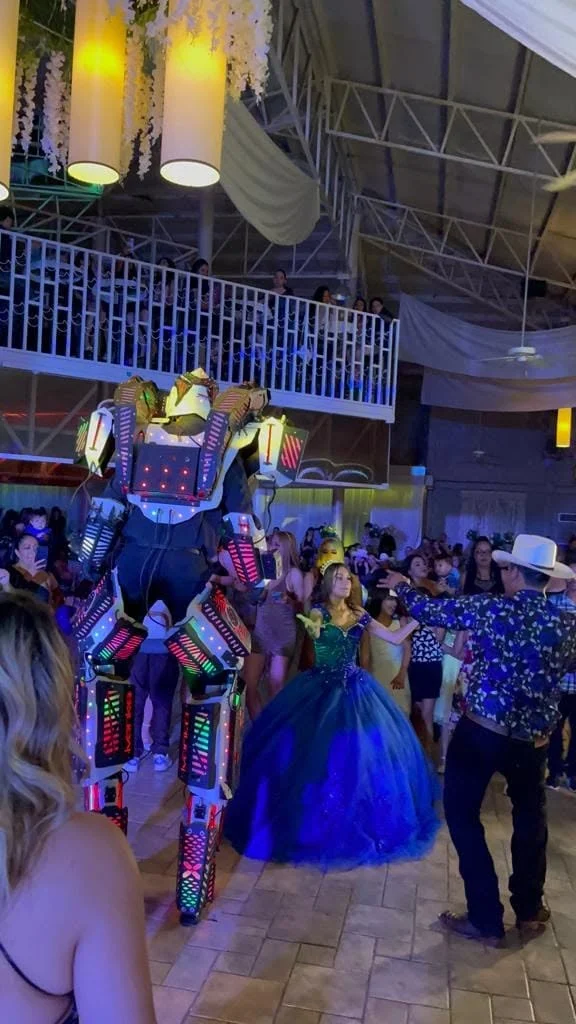 La quinceañera en la pista