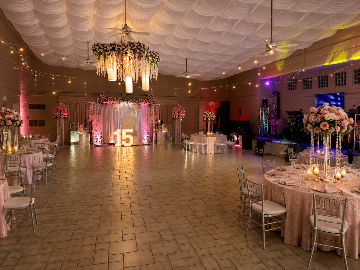 Salón Luxor preparado para una celebración